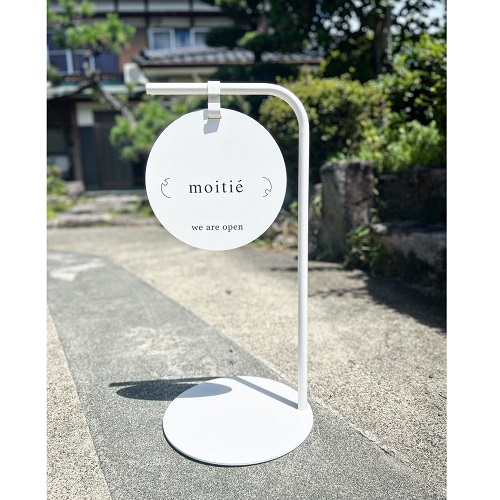 Standing Sign Gantung Minimalis